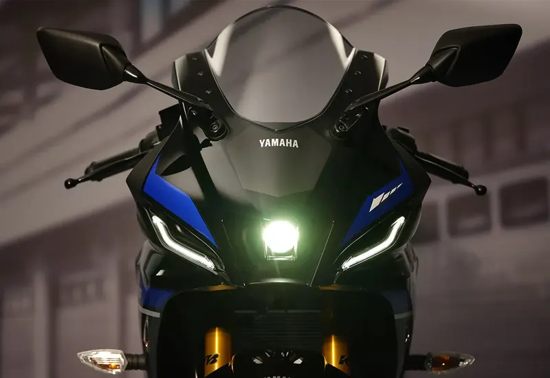 Yamaha YZF-R15M 5