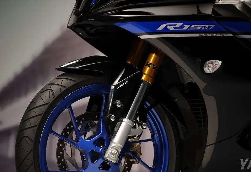 Yamaha YZF-R15M 2