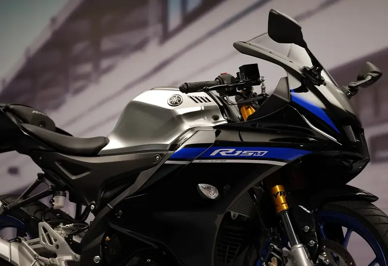 Yamaha YZF-R15M 6