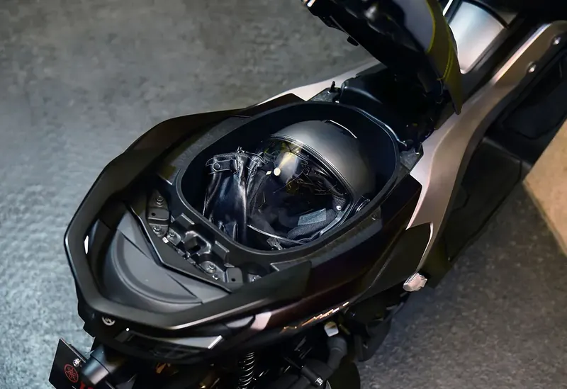 Yamaha NMAX TECH MAX 6
